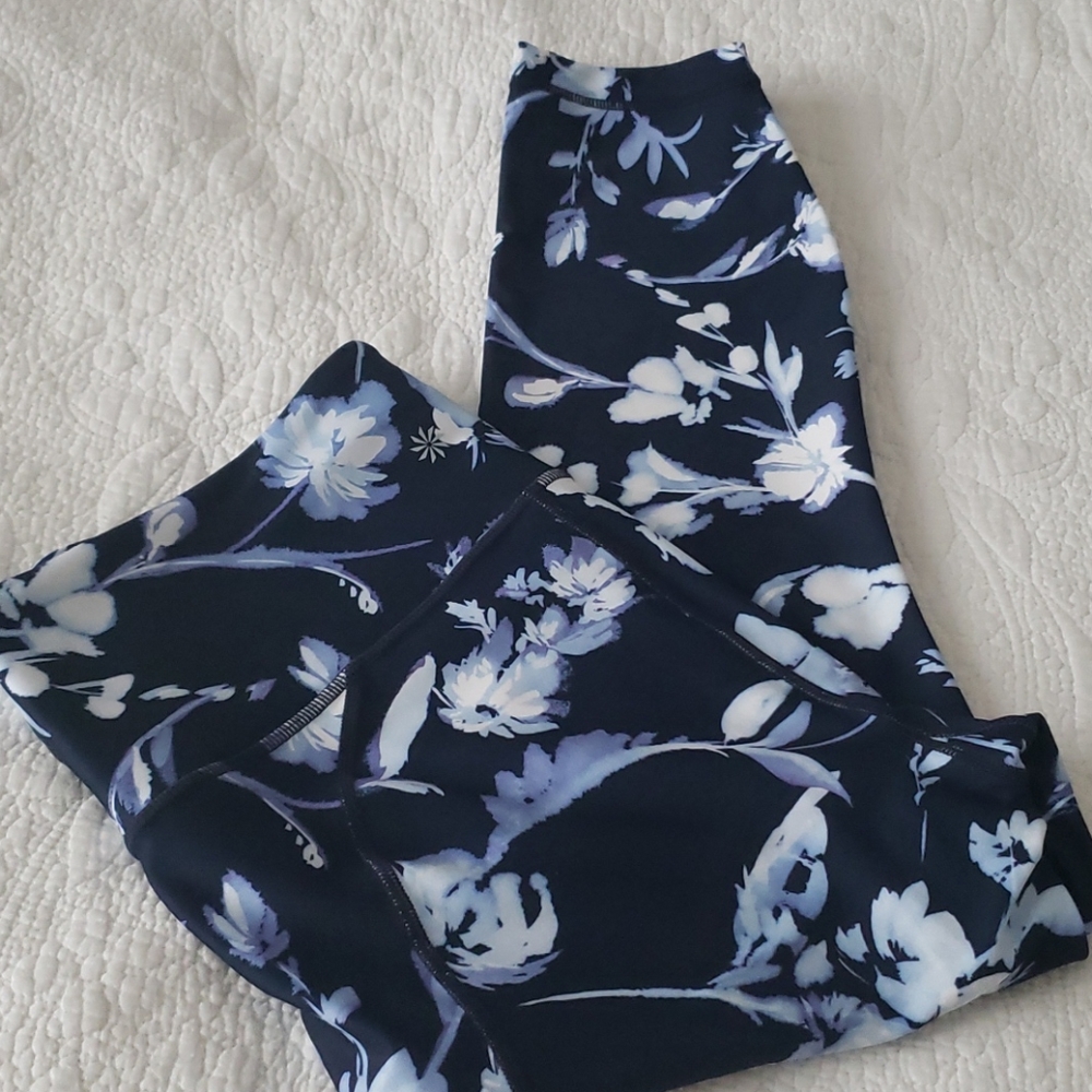 Athleta Navy Blue Floral Capri Leggings